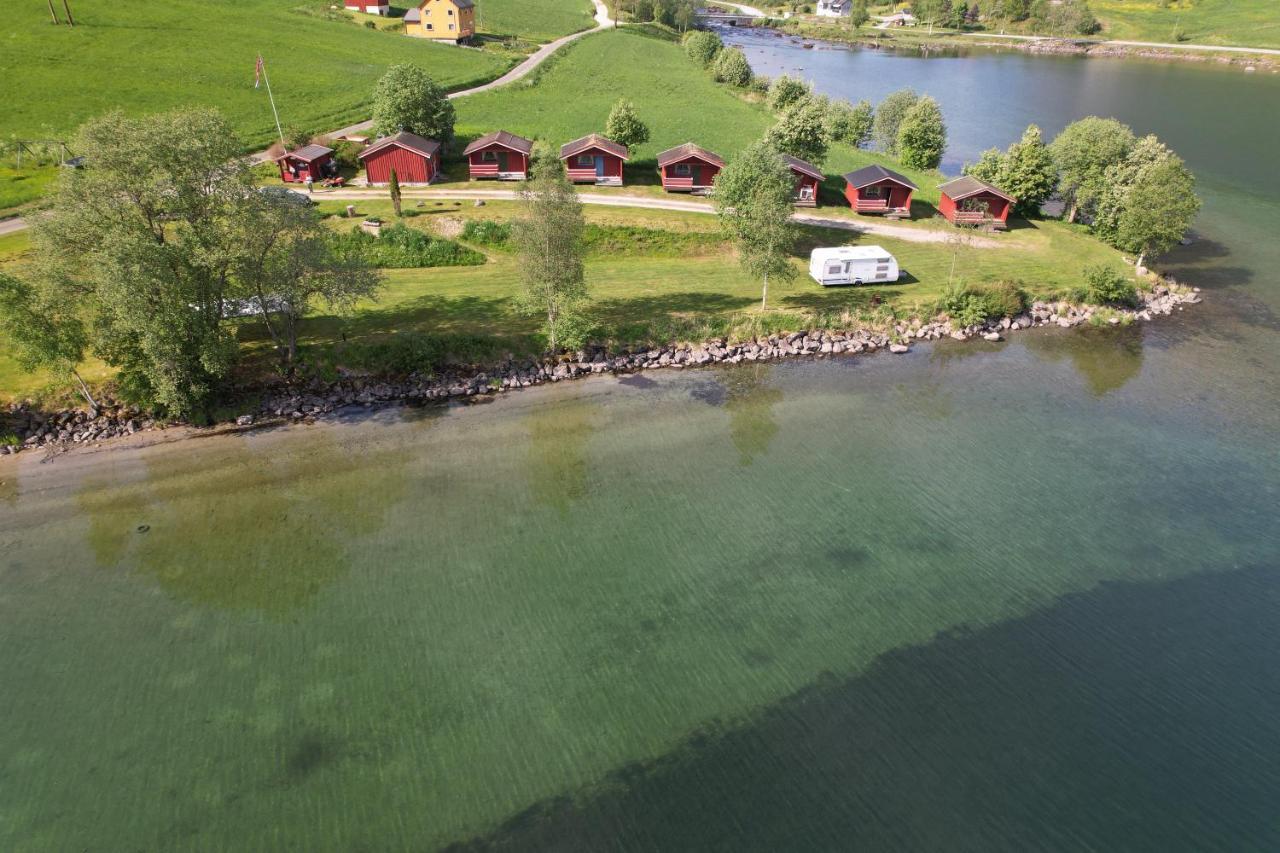 Loken Camping - Trivelig Og Idyllisk Ved Vannet Hotel Olden Exterior photo
