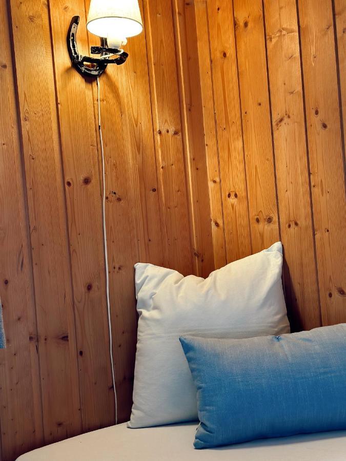 Loken Camping - Trivelig Og Idyllisk Ved Vannet Hotel Olden Exterior photo