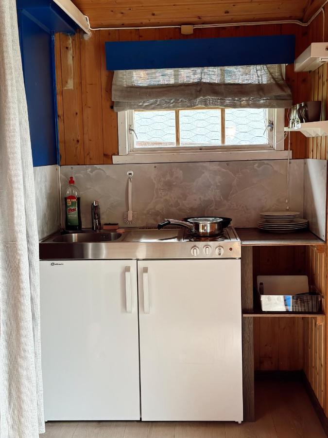 Loken Camping - Trivelig Og Idyllisk Ved Vannet Hotel Olden Exterior photo
